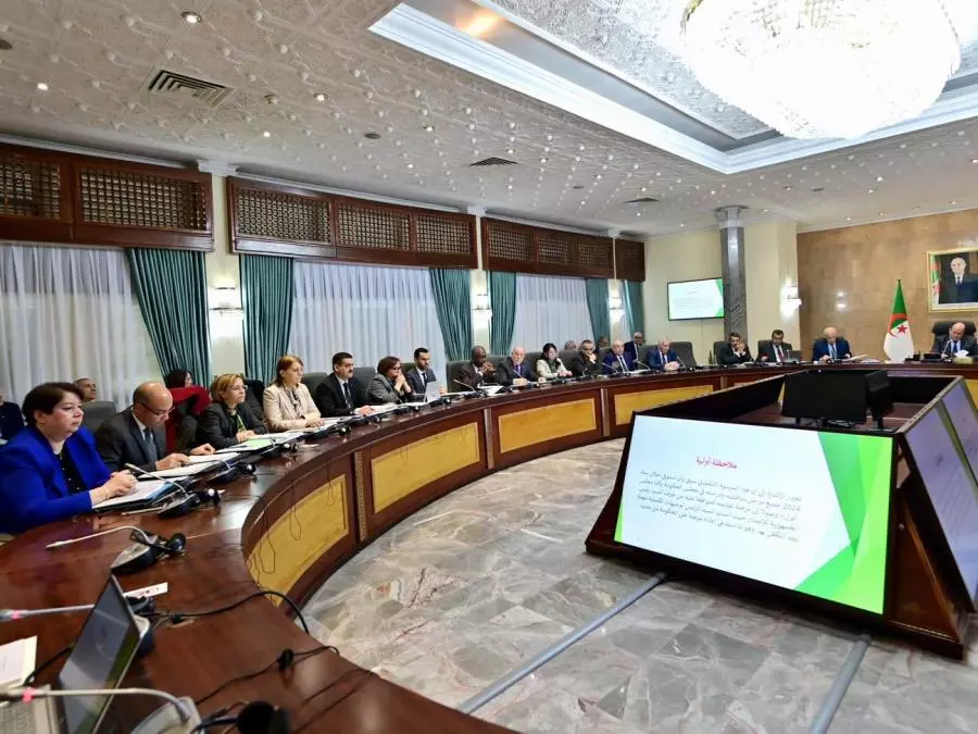 Sifi Ghrieb préside une réunion du Gouvernement : plusieurs secteurs à l&rsquo;ordre du jour