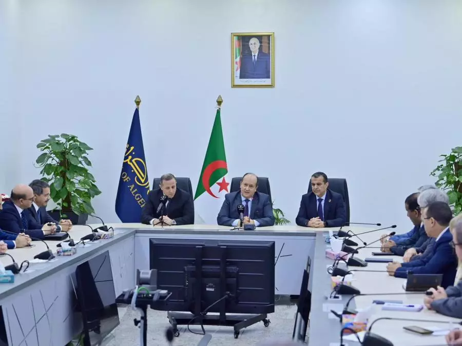 Le Premier ministre préside la cérémonie d&rsquo;installation de Mohammed Lamine Lebbou gouverneur de la Banque d&rsquo;Algérie