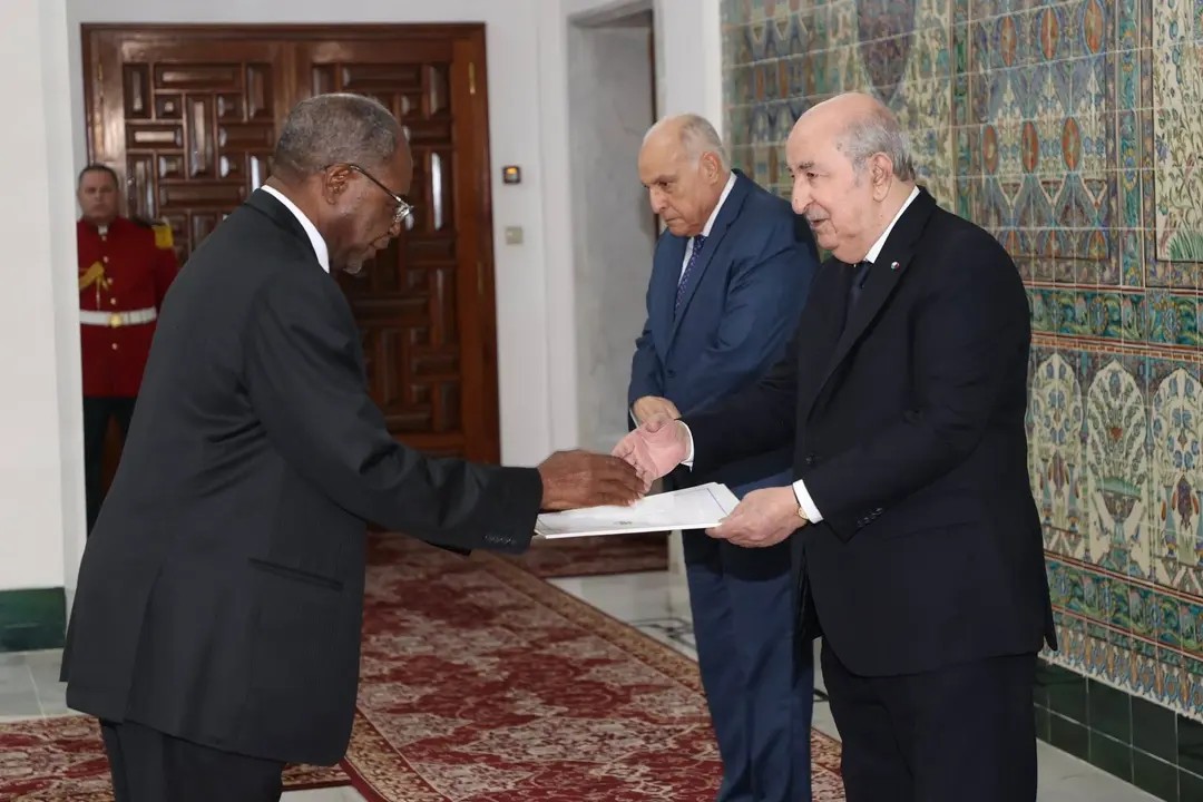 Le président de la République reçoit les lettres de créance du nouvel ambassadeur de la République de Namibie