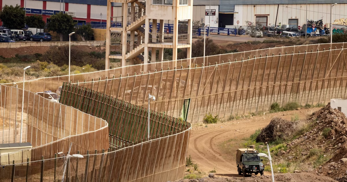 Ils jetaient le haschisch par-dessus la frontière : À Melilla, un réseau de trafic de drogue marocain démantelé