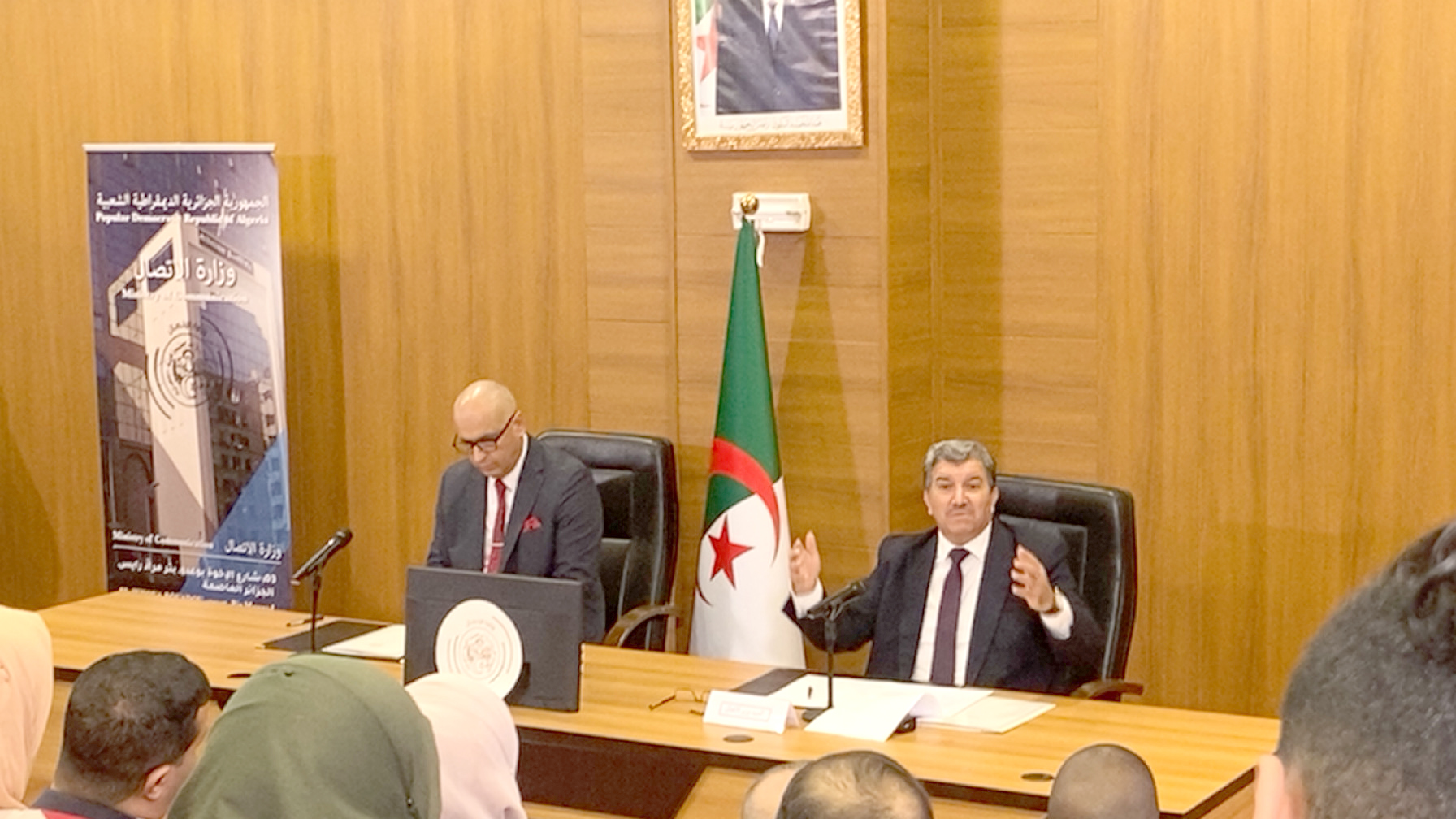 Le ministère de la Communication et l’ANIE supervisent une formation destinée aux journalistes : Les relations des médias avec la démocratie constitutionnelle et l&rsquo;action électorale