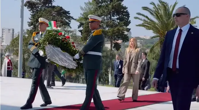 La présidente du Conseil des ministres italien se recueille à la mémoire des martyrs de la Révolution