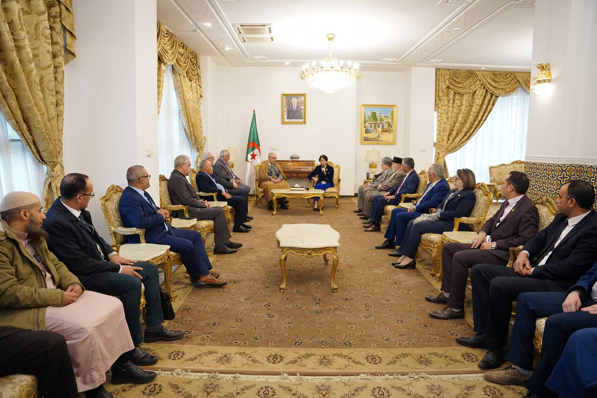 Thème d&rsquo;une conférence à la Cour constitutionnelle / La médiation et la conciliation : Entre charia et loi