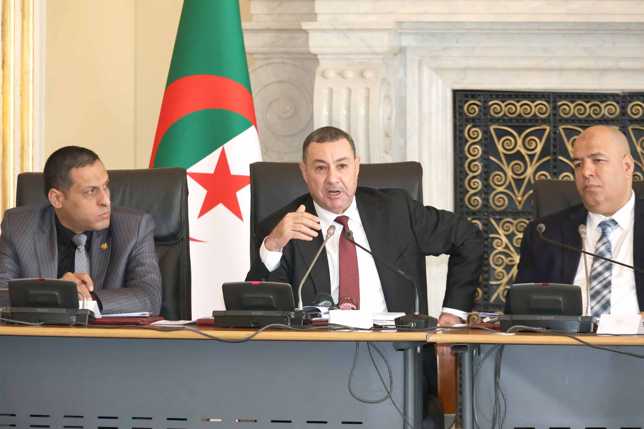 Loi sur les partis politiques asseoir : Des bases juridiques et organisationnelles solides