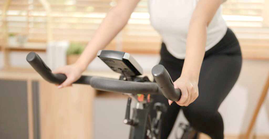 Activité physique & perte de poids : Le vélo d’appartement fait-il maigrir ?