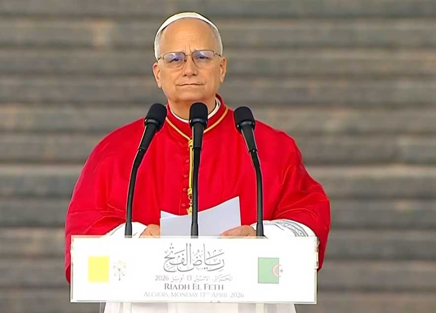 Le Pape Léon XIV prononce un discours devant les délégations venues l&rsquo;accueillir à l&rsquo;esplanade de Riad El Feth