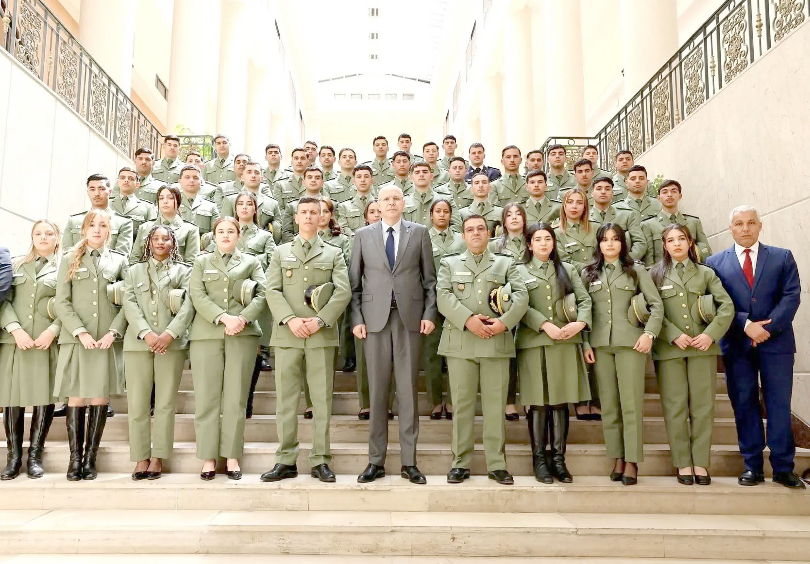 Communication institutionnelle : Des officiers stagiaires à la découverte du travail parlementaire