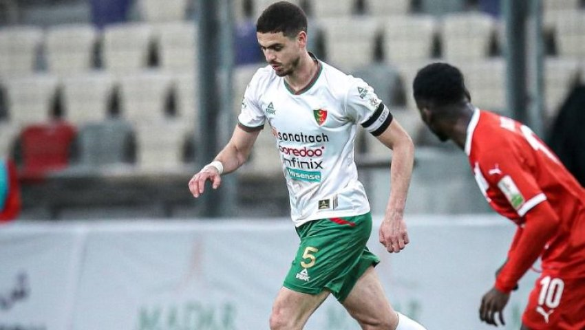 MC Alger : 8 matches de suspension pour Ayoub Abdellaoui, dont 2 avec sursis