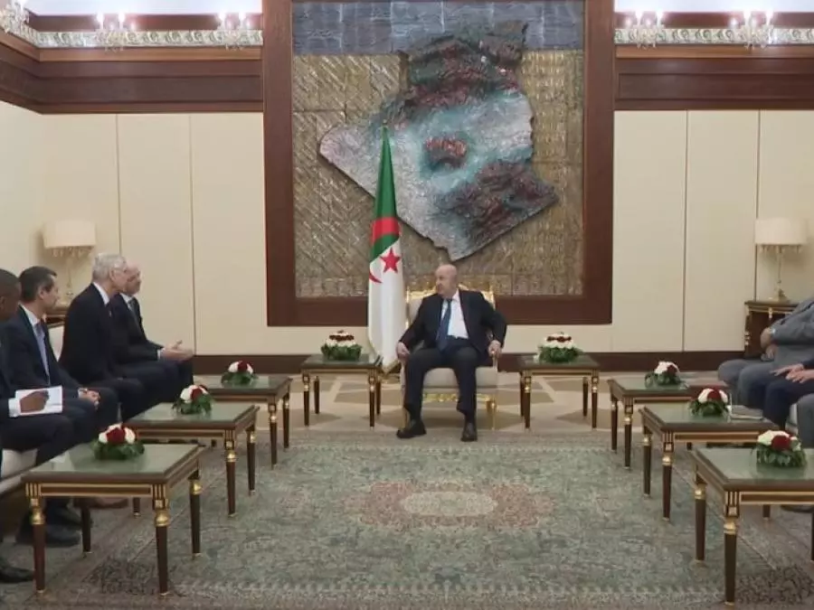 Le président de la République reçoit le président de la FIFA