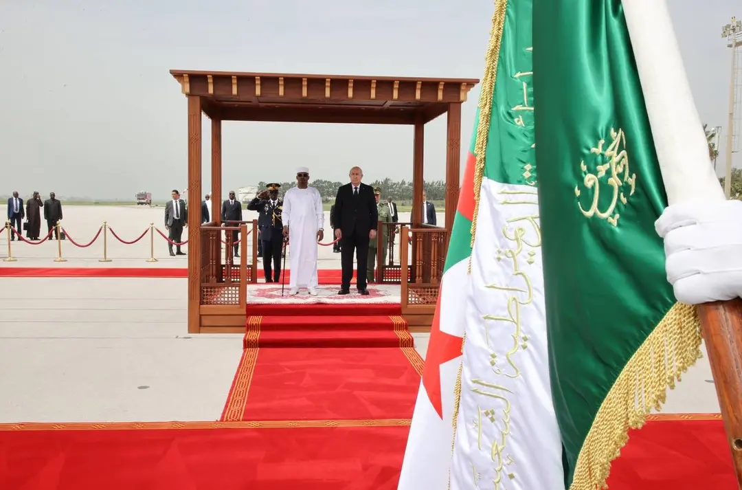 Le président de la République accueille son homologue tchadien à l&rsquo;aéroport international d&rsquo;Alger
