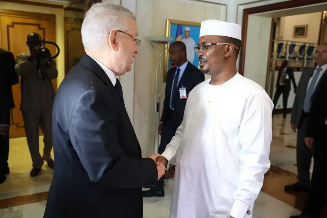 Le président de la République du Tchad reçoit le président du Conseil de la nation