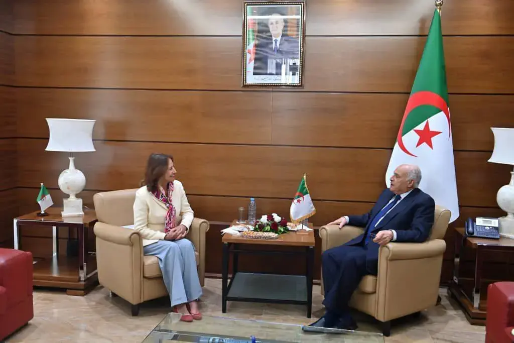 M. Attaf reçoit la présidente de l&rsquo;Association France-Algérie