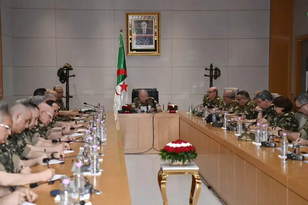 Au nom du président de la République, le Général d&rsquo;Armée Chanegriha préside la cérémonie d&rsquo;installation du Directeur général de la sécurité intérieure, le Général-Major Zahi Mounir