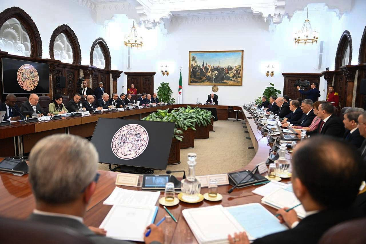 Conseil des ministres : Le président de la République ordonne l&rsquo;élaboration d&rsquo;une étude pour la réalisation d&rsquo;un hôpital d&rsquo;oncologie dans chaque wilaya
