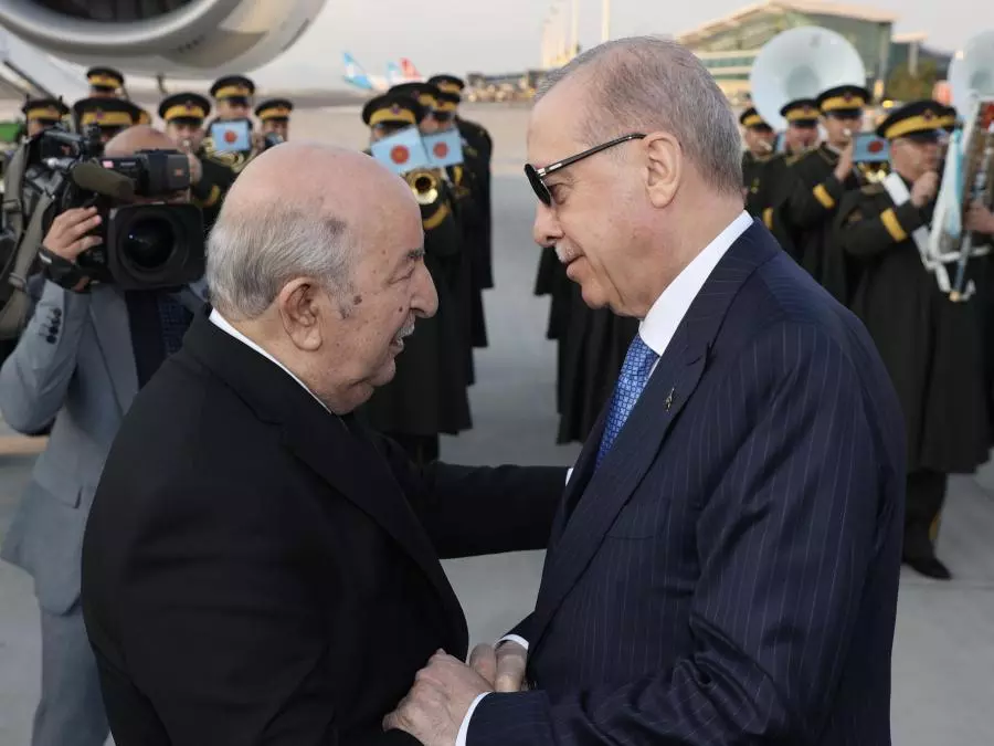 Un accueil officiel réservé au président de la République par son homologue turc à l&rsquo;aéroport international d&rsquo;Ankara
