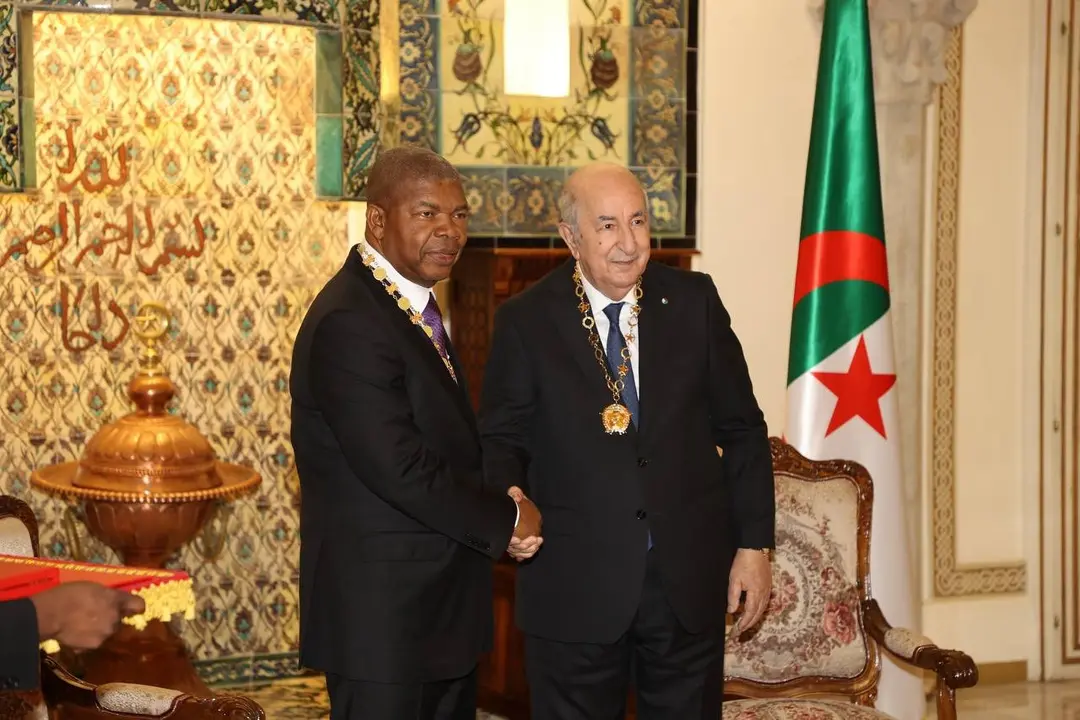 Le président de la République décoré de l&rsquo;Ordre d&rsquo;Agostinho Neto par le président angolais