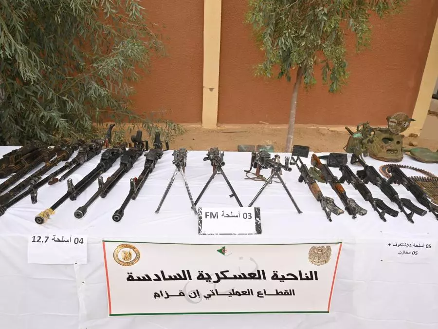 MDN : saisie d’une importante quantité d’armes et de munitions à In Guezzam