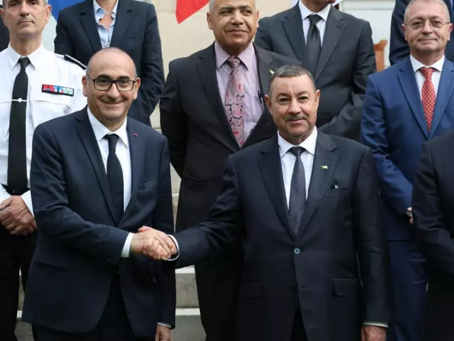 M. Sayoud copréside à Paris une séance de travail élargie avec son homologue français