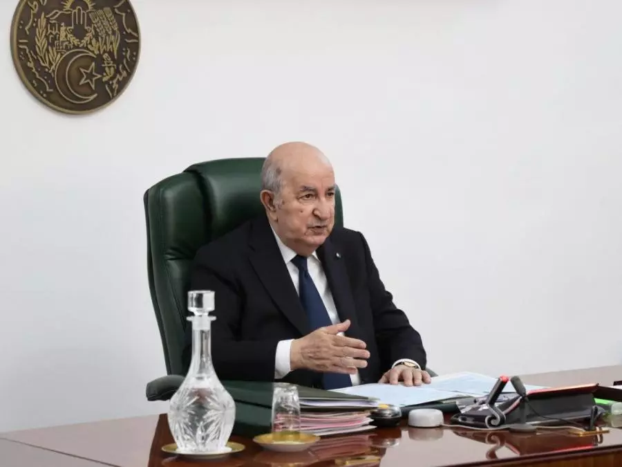 Le président de la République salue le secteur des finances et la Banque d&rsquo;Algérie pour leurs efforts ayant permis à l&rsquo;Algérie de sortir de la liste grise du GAFI