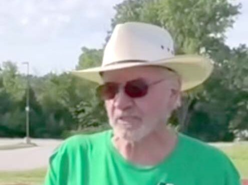 Kansas City : Un artiste américain réalise un terrassement sous forme de drapeau algérien