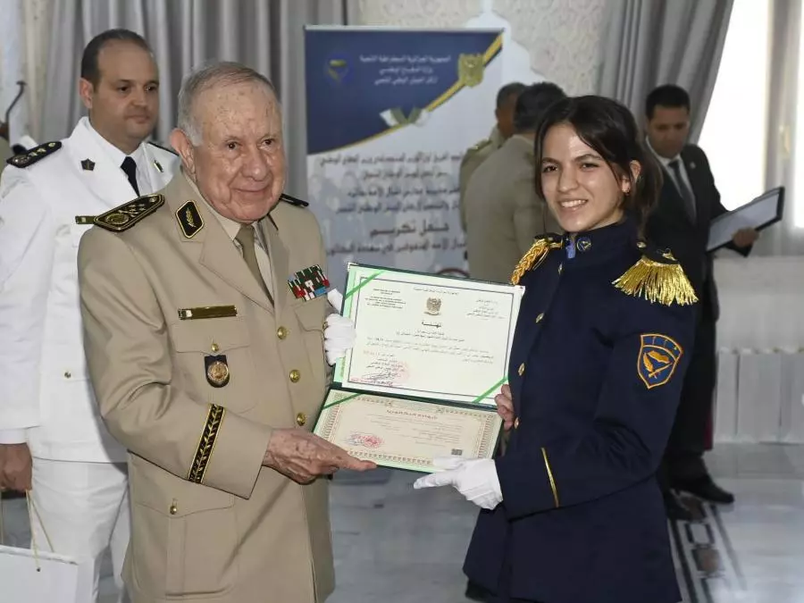 Le Général d&rsquo;Armée Chanegriha honore les Cadets de la nation lauréats du baccalauréat