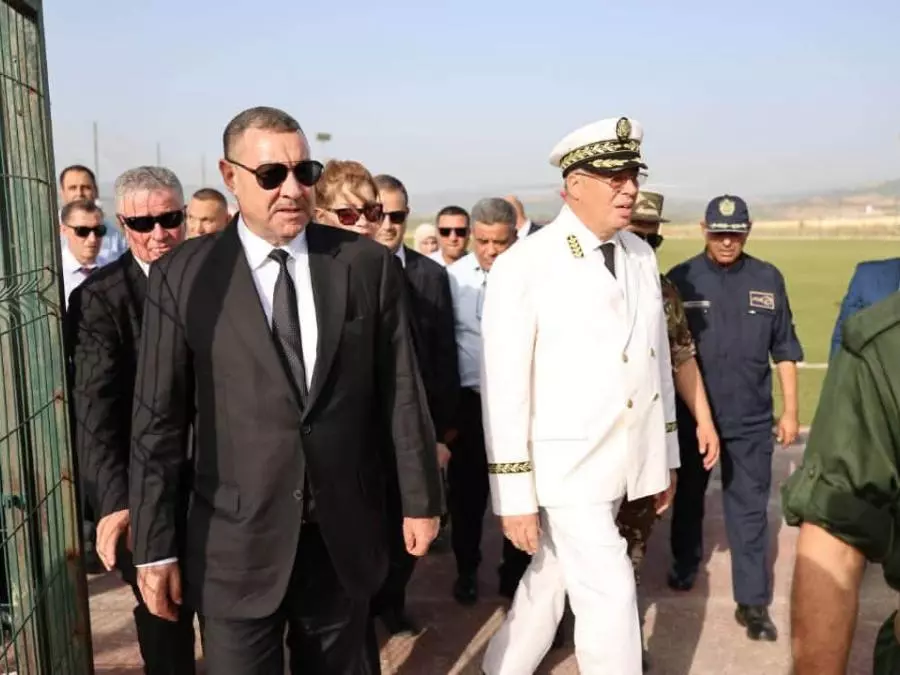 Sur instruction du président de la République, M. Sayoud à Guelma pour présenter les condoléances aux familles des victimes des feux de forêt