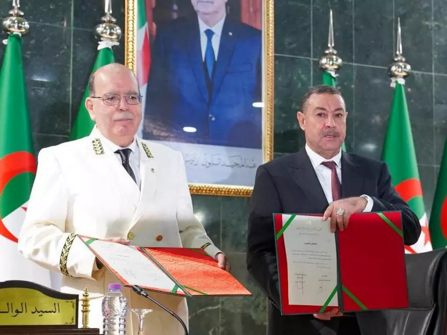 M. Sayoud préside l&rsquo;installation du nouveau wali de Constantine