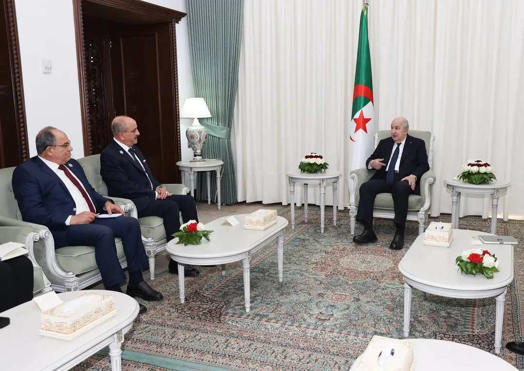 Le Président de la République reçoit le ministre tunisien des Affaires étrangères, de la Migration et des Tunisiens à l&rsquo;étranger
