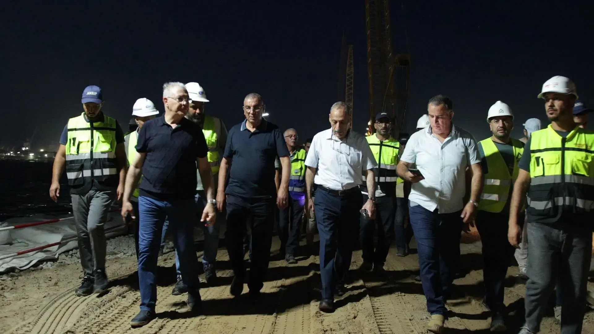 Djellaoui effectue une visite d&rsquo;inspection nocturne des travaux d&rsquo;extension du port phosphatier d&rsquo;Annaba