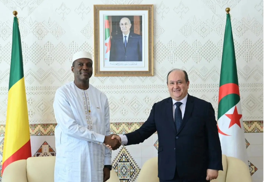 Arrivée à Alger du Premier ministre, chef du Gouvernement du Mali pour une visite de travail