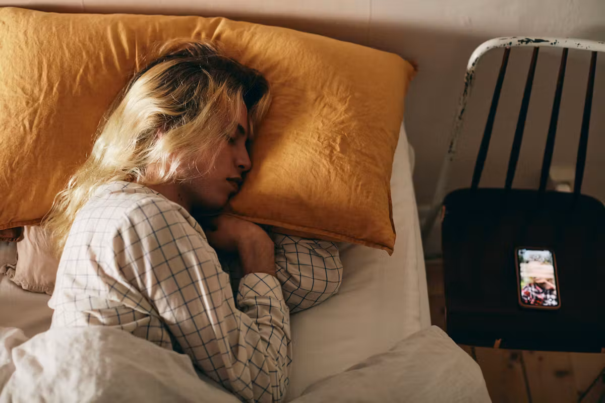 Dormir sur le côté gauche, est-ce vraiment meilleur pour la digestion ?