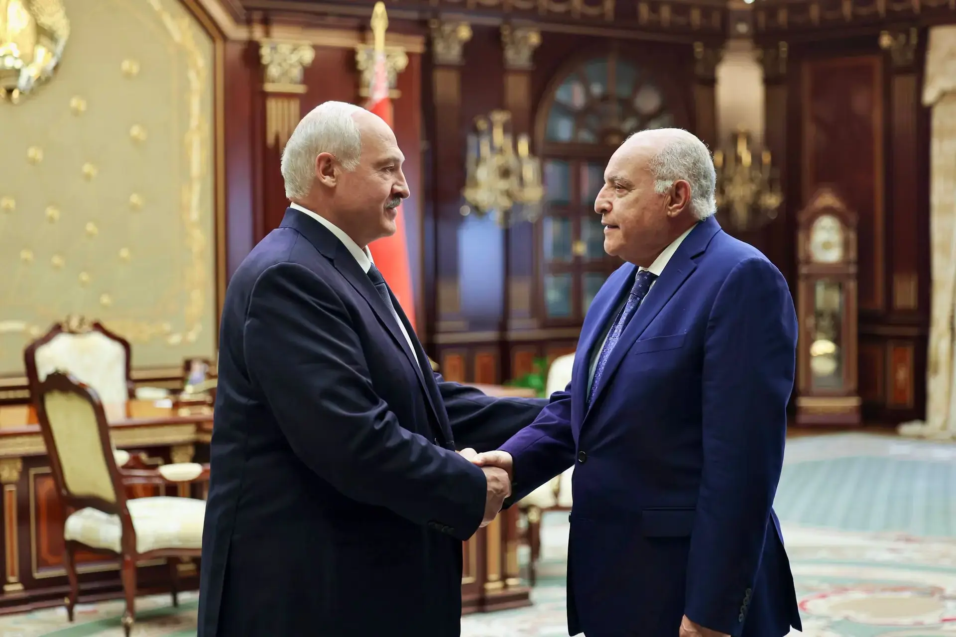 Attaf reçu par le président de la République de Biélorussie