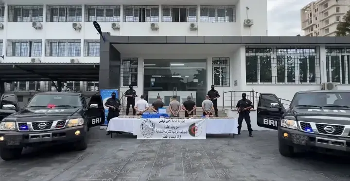 Blida : démantèlement d’un réseau criminel et saisie de plus de 70 kg de kif traité en provenance du Maroc .