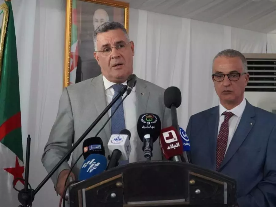 Bouzegza préside une séance de travail consacrée à l&rsquo;évaluation du secteur de l’hydraulique à Batna