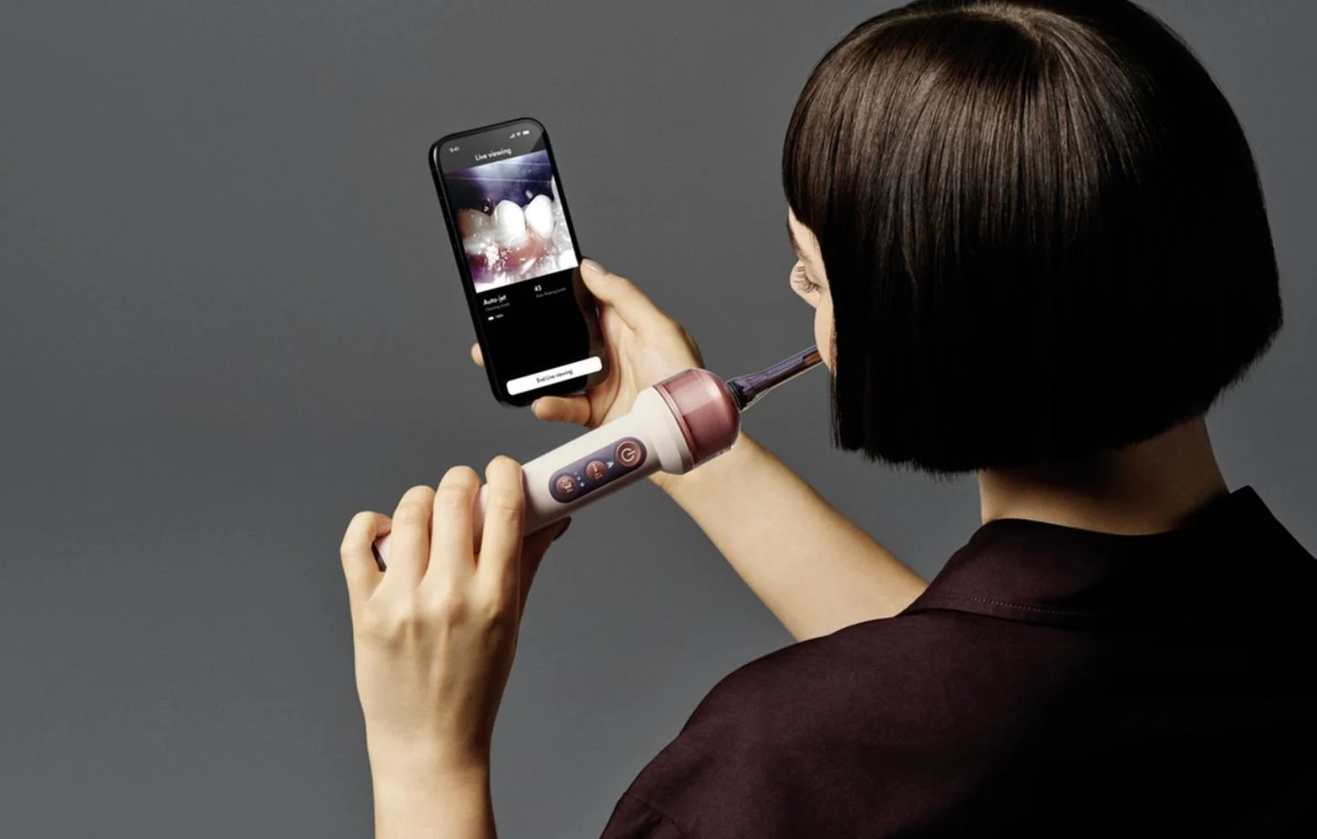 Elle filme l&rsquo;intérieur de votre bouche : Dyson lance une brosse à dents équipée d’une micro-caméra