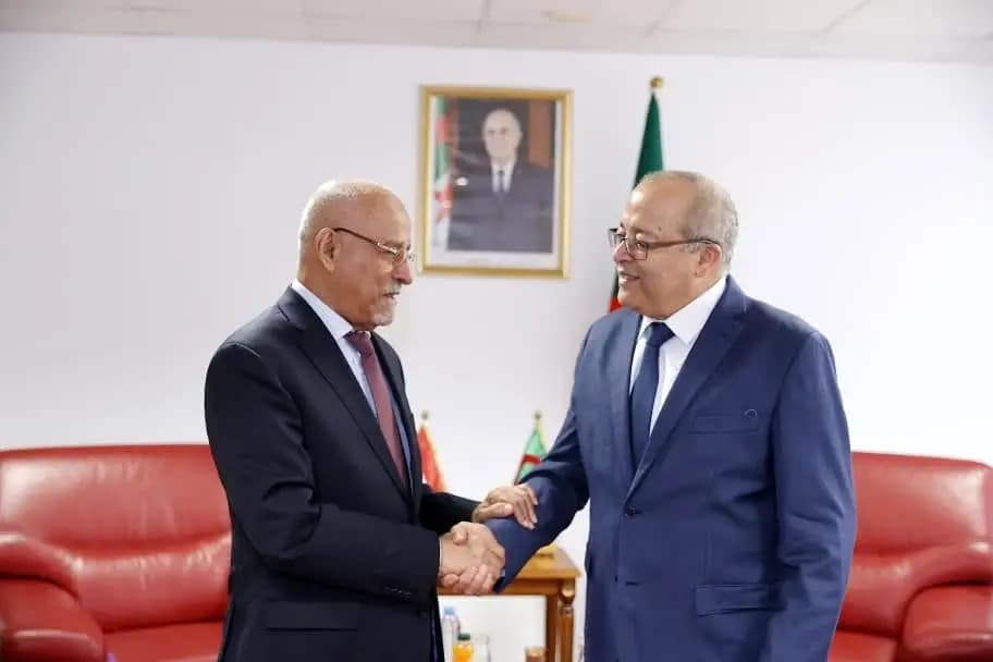 Le ministre de la Communication reçoit l&rsquo;ambassadeur de la République du Yémen en Algérie