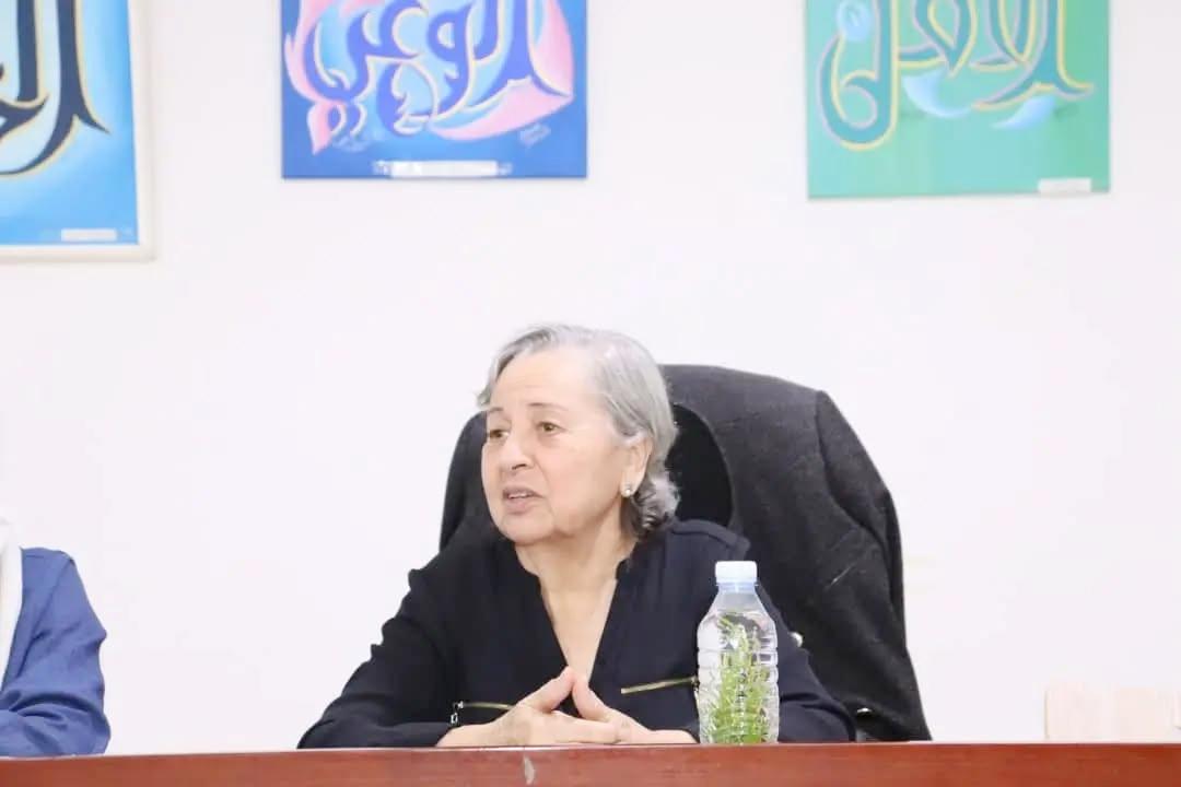 « Calligraphie de feu » : L’art de Saliha Khelifi entre mémoire et universalité