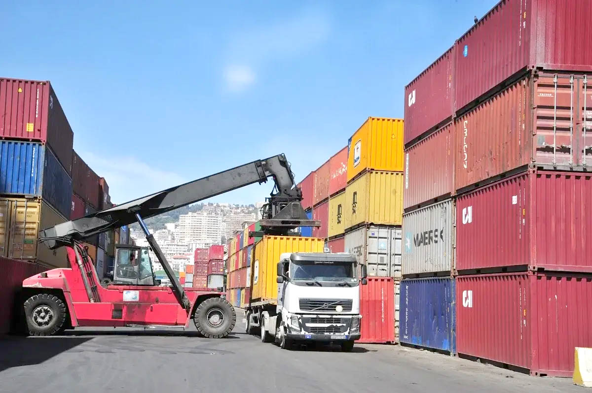 Commerce extérieur, Les chiffres qui ont alerté le ministère : 130 milliards de dollars d’importations pour quelques salariés