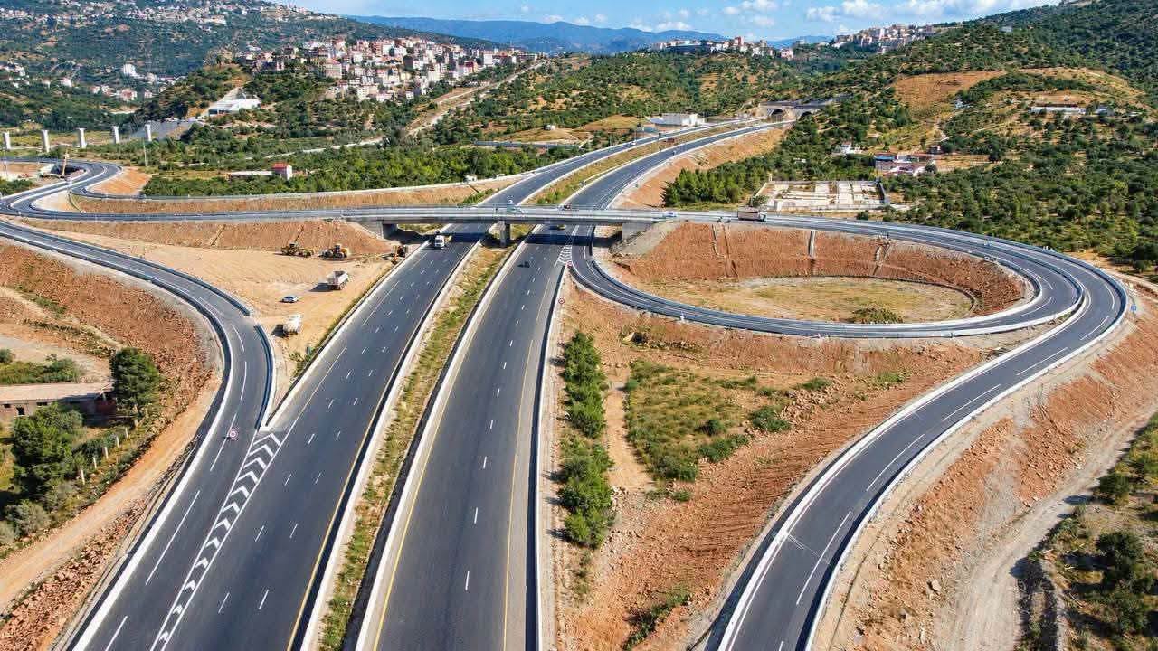 Pour Améliorer la connectivité : Le nouvel échangeur de Sidi Aïch ouvert à la circulation