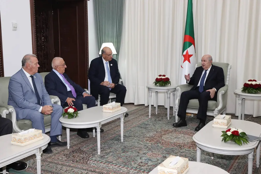 Le président de la République reçoit le président du Parlement grec