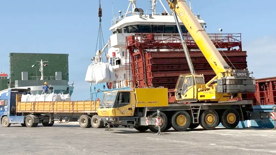Port de Ténès : 15.000 tonnes de ciment et de clinker exportés