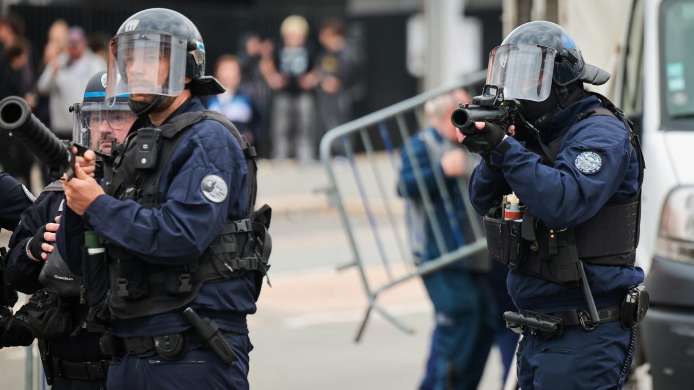 France : Les pratiques policières sous le feu de sévères critiques après des blessures graves de lycéens