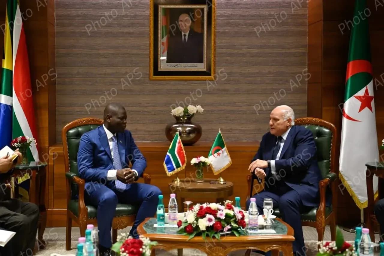 Attaf s&rsquo;entretient avec le ministre sud-africain des Relations internationales et de la Coopération