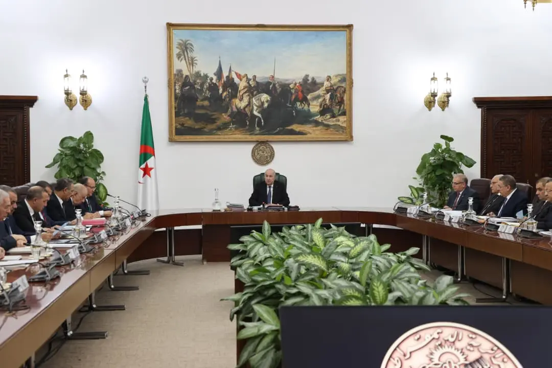 Le président de la République préside une réunion du Conseil des ministres