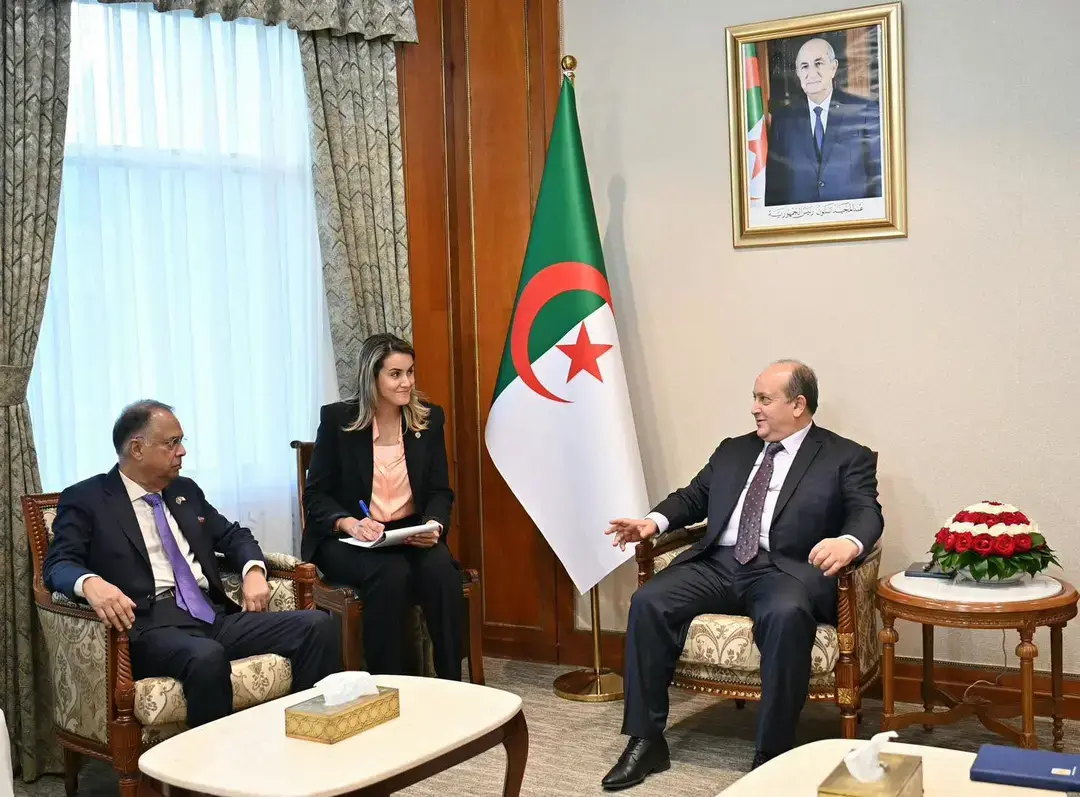 Chargé par le président Tebboune : Le Premier ministre reçoit une délégation ministérielle du Bangladesh