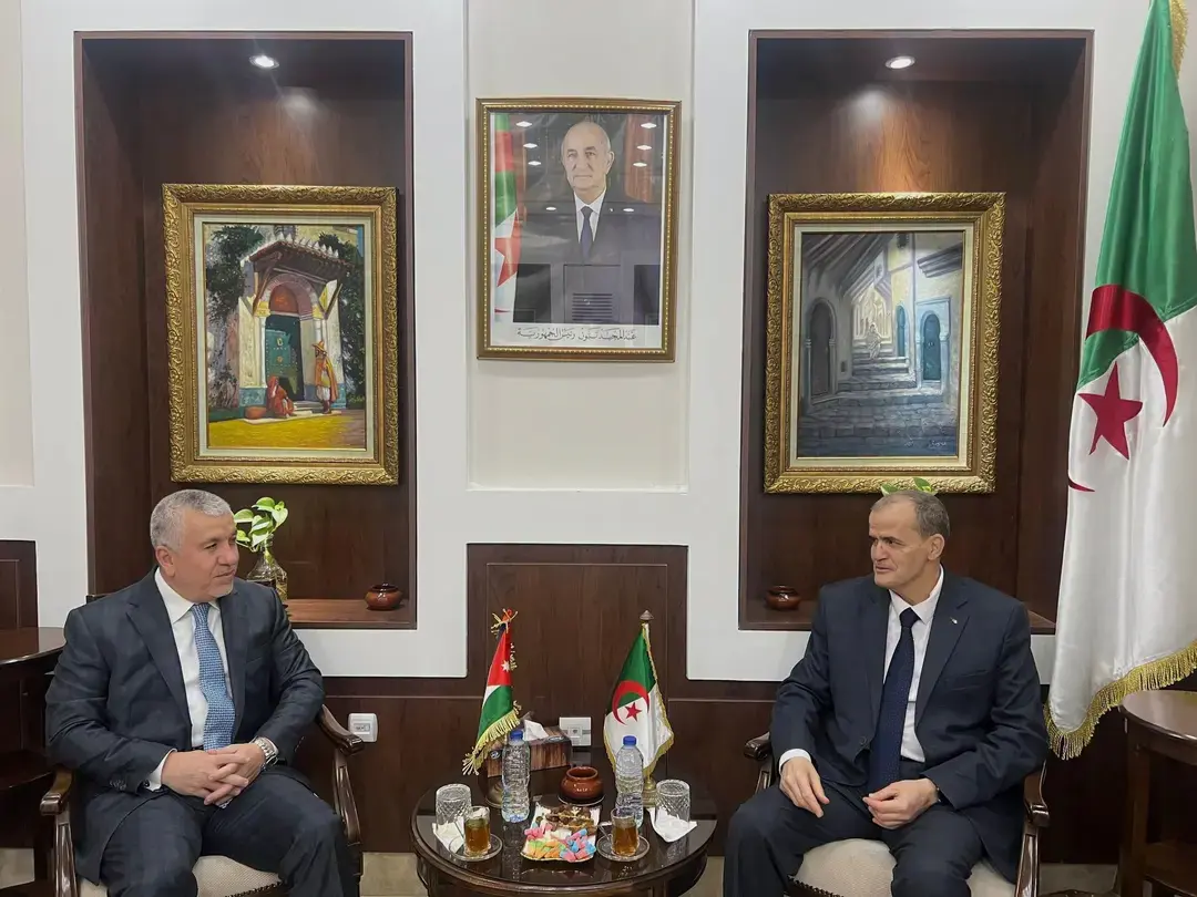 Rezig examine avec l&rsquo;ambassadeur jordanien la réactivation du Conseil d&rsquo;affaires algéro-jordanien