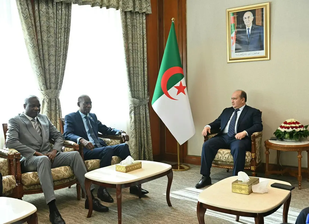 Chargé par le président de la République : Le Premier ministre reçoit le ministre sénégalais de l&rsquo;Intégration africaine et des Affaires étrangères