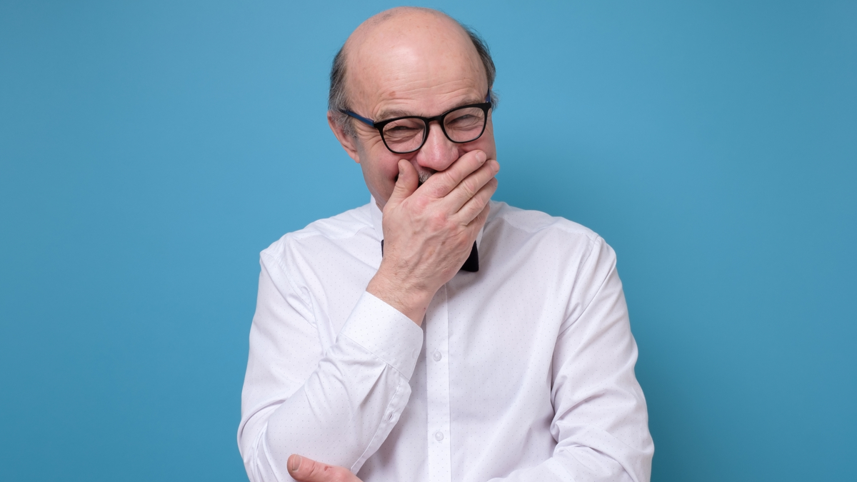 Rire nerveux : pourquoi survient-il et comment le maîtriser ?